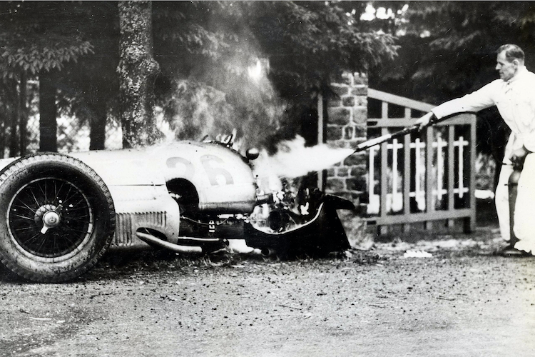 Der brennende Mercedes von Dick Seaman 1939