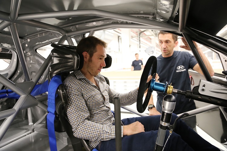 Chris Atkinson bei seinem Hyundai-Besuch