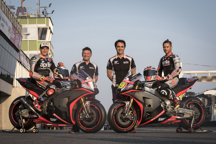 Das Aprilia-Werksteam: Stefan Bradl, Fausto Gresini, Romano Albesiano und Alvaró Bautista  