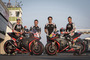 Das Aprilia-Werksteam: Stefan Bradl, Fausto Gresini, Romano Albesiano und Alvaró Bautista
