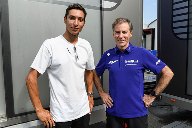 Toprak Razgatlioglu mit Yamaha-Rennchef Lin Jarvis in Spielberg