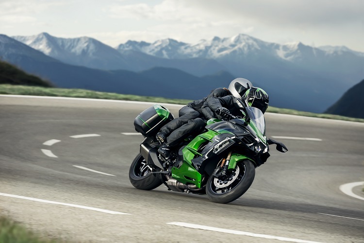 Kawasaki Ninja H2 SX: Für 18.995 Euro kann man mit Hochdruck auf Tour gehen
