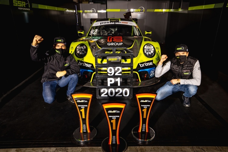 Michael Ammermüller (li.) und Christian Engelhart vor dem Porsche 911 GT3 R von SSR Performance