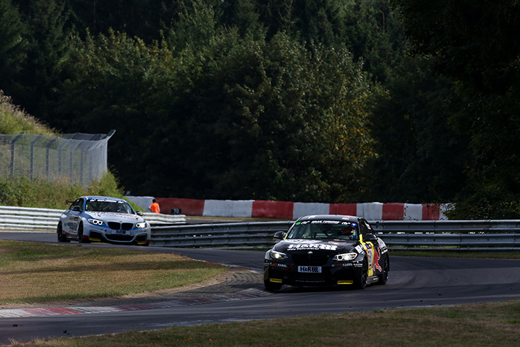 Nach dem siebten Saisonsieg stehen Michael Schrey und Alexander Mies kurz vor dem Meistertitel in der VLN