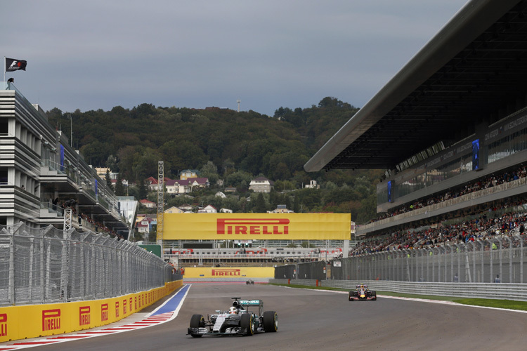 Lewis Hamilton: «Lange Fahrt zur ersten Kurve»