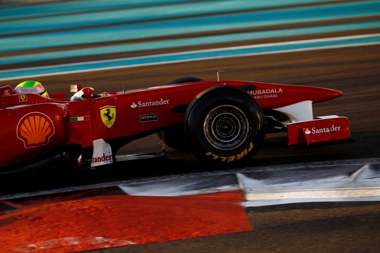 Die erste Testbestzeit mit Pirelli-Reifen geht an Felipe Massa