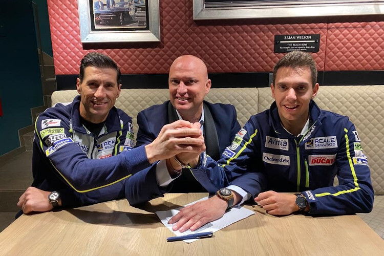 Avintia-Sportdirektor Ruben Xaus, Teambesitzer Raúl Romero und Xavier Cardelus sind sich einig