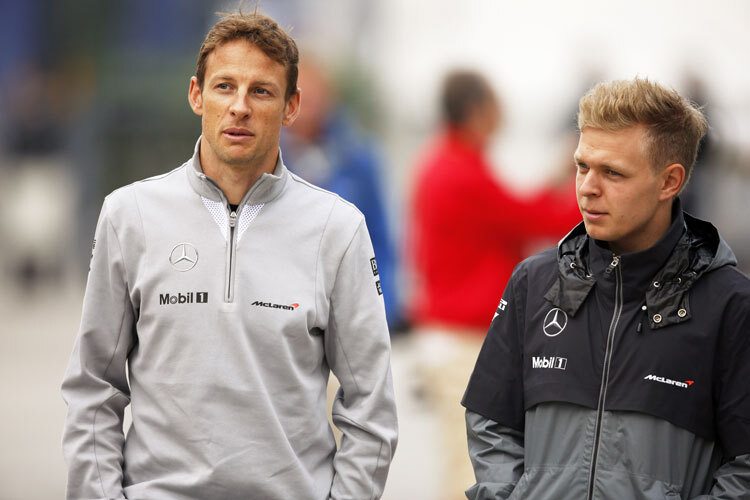Jenson Button und Kevin Magnussen haben keine Ahnung, wieso sie hinterherfahren