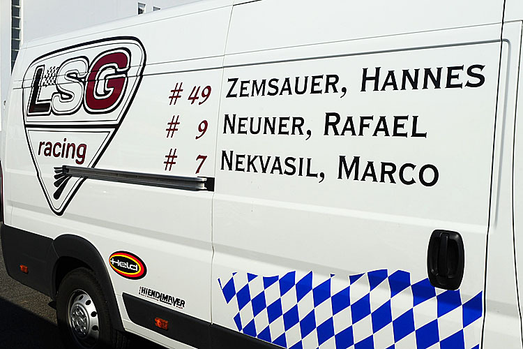 Auf dem Renntransport kann man es schon lesen, Nekvasil fährt für LSG Racing