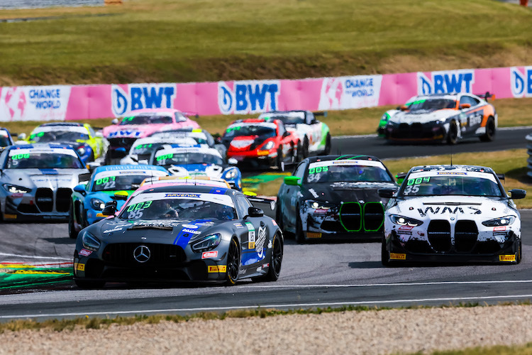  Die beiden CV Performance Group-Piloten Jan Philipp Springob und Simon Connor Primm (Mercedes-AMG GT4 #85) reisen als Tabellenführer nach Zandvoort