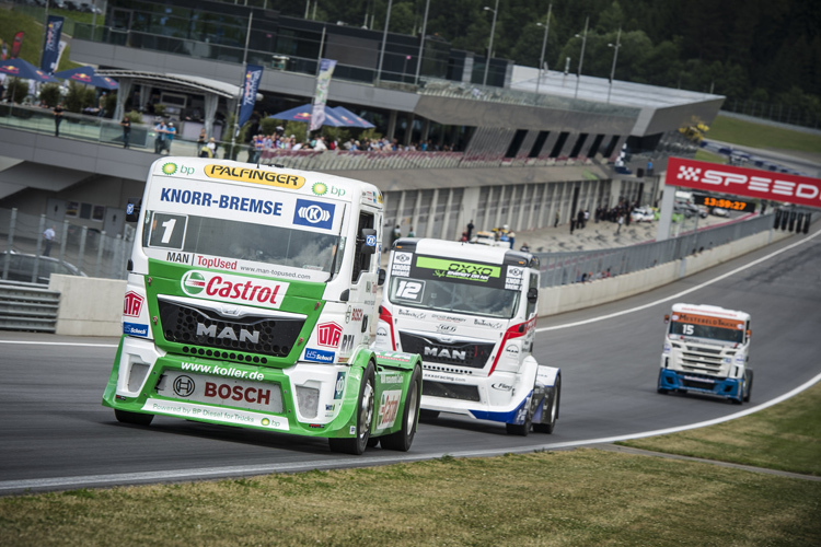 Erstes Training: Jochen Hahn vor dem Truck-Shootingstar Benedek Major