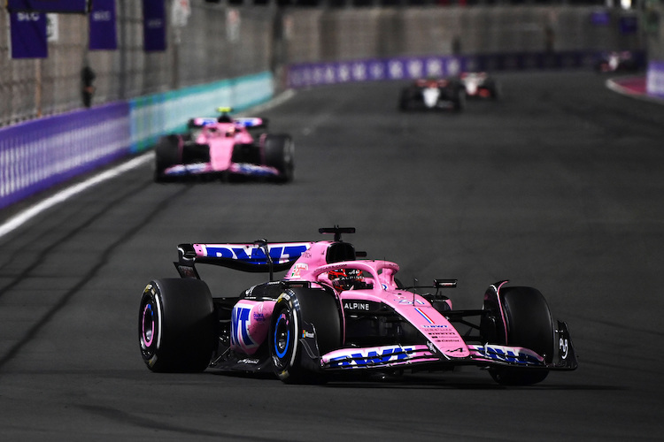 Alpine-Teamchef Otmar Szafnauer verspricht: Das GP-Auto von Esteban Ocon und Pierre Gasly wird mit Vollgas weiterentwickelt