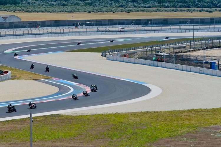 Der Superbike-Test auf dem Balaton Park Circuit ist gut besucht