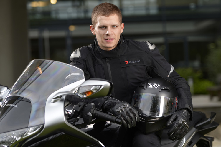 Stefan Bradl ist jetzt bei agv unter Vertrag