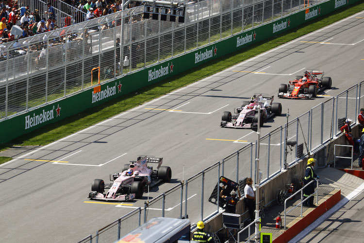 Sergio Pérez und Esteban Ocon vor Sebastian Vettel