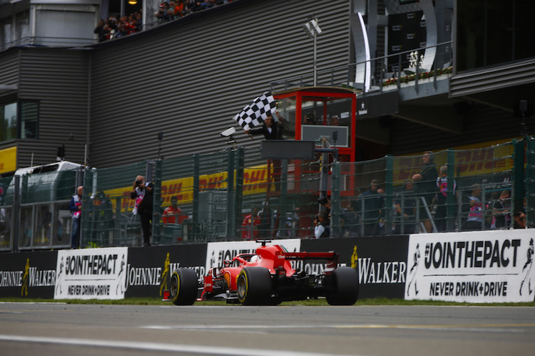 Sebastian Vettel gewinnt das Rennen