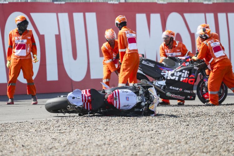 Der Unfall von A. Espargaró, A. Márquez, Miller, Marini