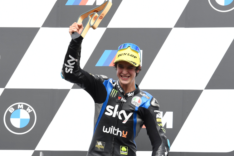 Celestino Vietti jubelt über seinen ersten Moto3-Sieg