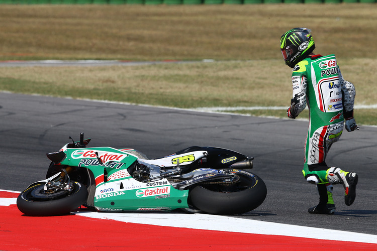 Sturz in Turn 14: Cal Crutchlow