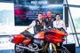 Jeff Schuessler (Global Director Marketing & Partnerships Racing Programs) und Kolja Rebstock (Senior Vice-President International Markets) von Harley-Davidson mit Dorna-Manager Carlos Ezpeleta (v.l.)