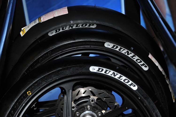 Zwei von 22 Reifen, die jedem Fahrer in Jerez von Dunlop zustehen