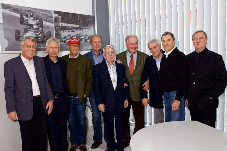 Gratulanten zum 80. Geburtstag (von links): Rainer Braun, Erich Breinsberg, Niki Lauda, Dr. Helmut Marko, Jubilar Kurt Bergmann, Peter Peter, Helmut Zwickl, Dieter Quester und der ehemalige Formel V-Europa-Chef Anton Konrad 