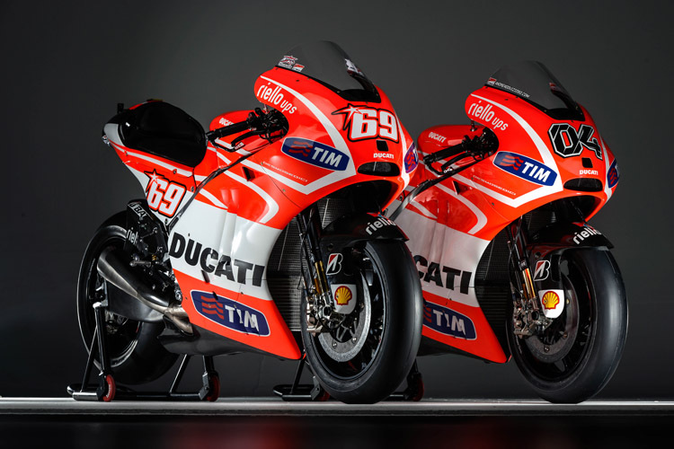 Die Ducati GP13 von Hayden (69) und Dovizioso