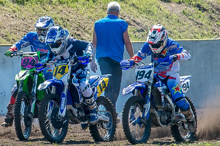 Dirk (194) und Ilona (94) Fabriek beim Start der Enduros