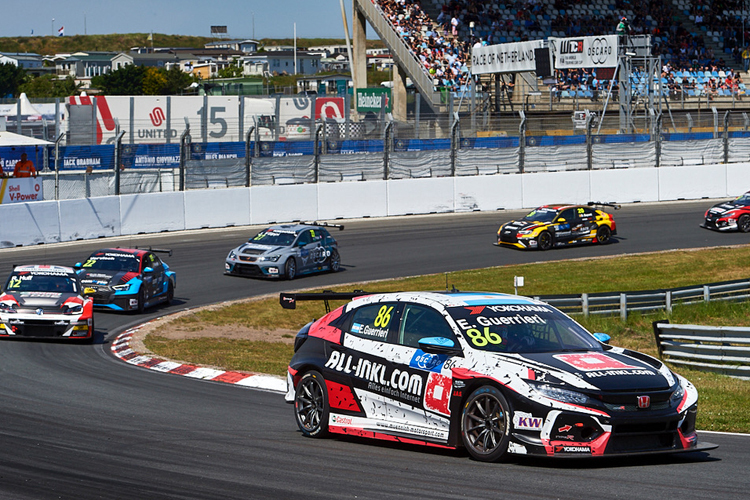 Timo Scheider startet in der WTCR