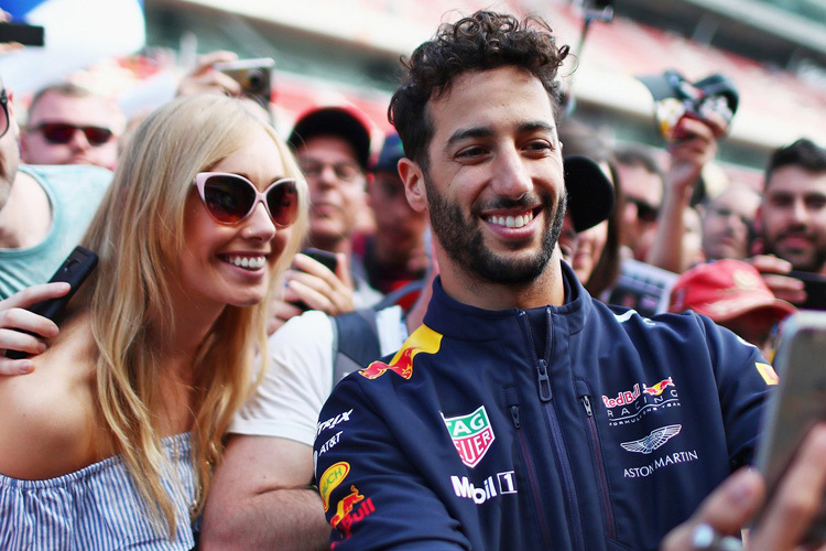Daniel Ricciardo in charmanter Gesellschaft