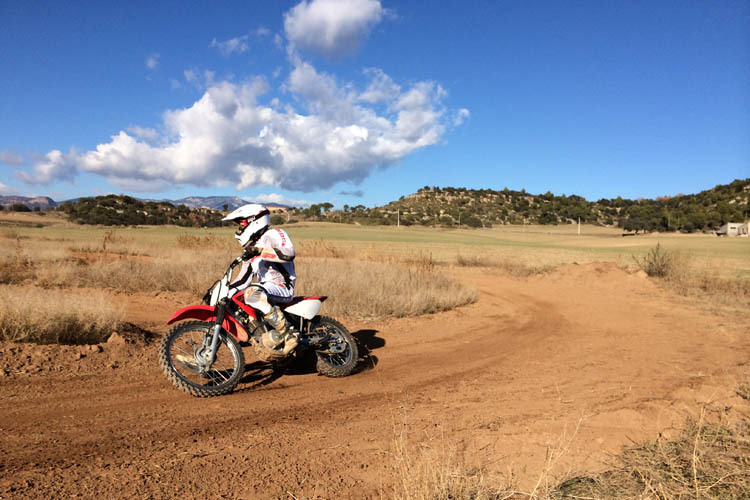 Stefan Bradl beim Dirt-Track-Training in Spanien mit einer 100-ccm-Honda