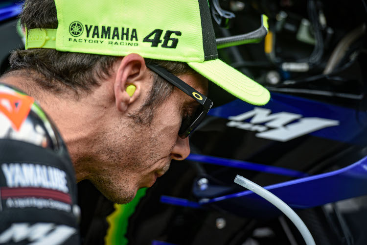 Valentino Rossi muss die Entscheidung ohne einen weiteren Testlauf mit seiner M1 fällen