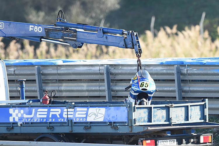 Philipp Öttls KTM musste nach dem Beinahesturz in die Schedl-Box transportiert werden