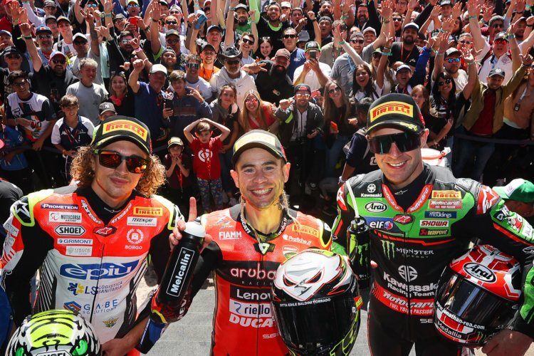 Axel Bassani (3.), Alvaro Bautista (1.) und Jonathan Rea (2.) – das SBK-Podium im ersten Lauf