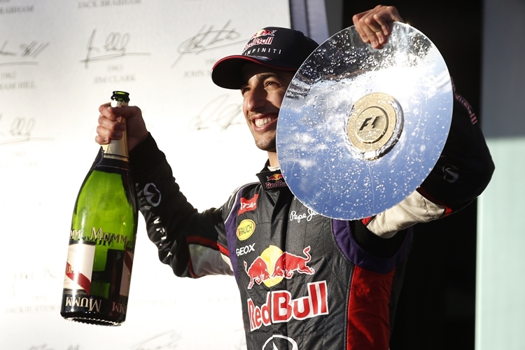 Daniel Ricciardo freut sich über seine feine Leistung