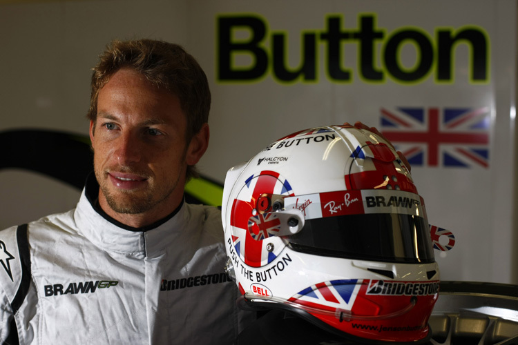 Button zeigt sein neues Helmdesign