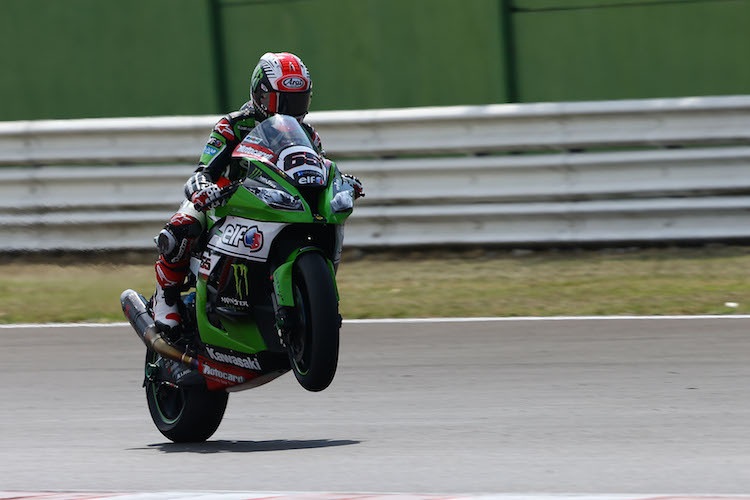 Mit einem Wheelie über den Zielstrich – Jonathan Rea gewinnt den zweiten Lauf in Misano