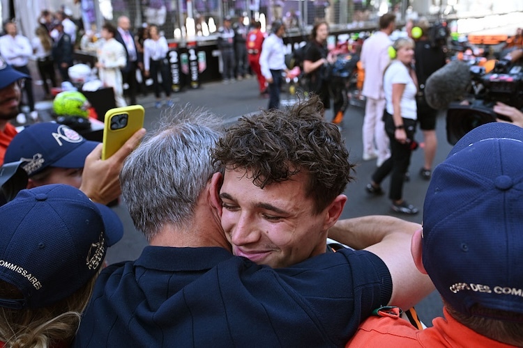 Lando Norris mit seinem Papa Adam nach dem Monaco-GP