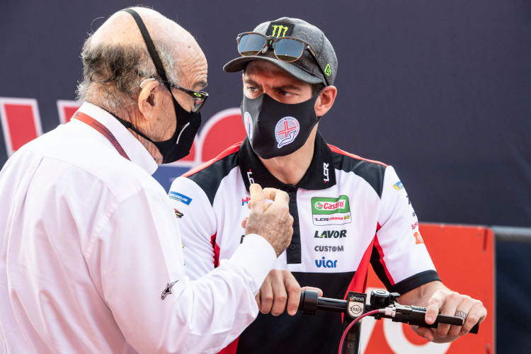 Dorna-CEO Carmelo Ezpeleta im Gespräch mit Cal Crutchlow