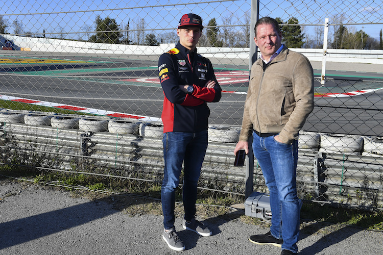 Max und Jos Verstappen im Februar 2020 bei den Wintertests in Spanien