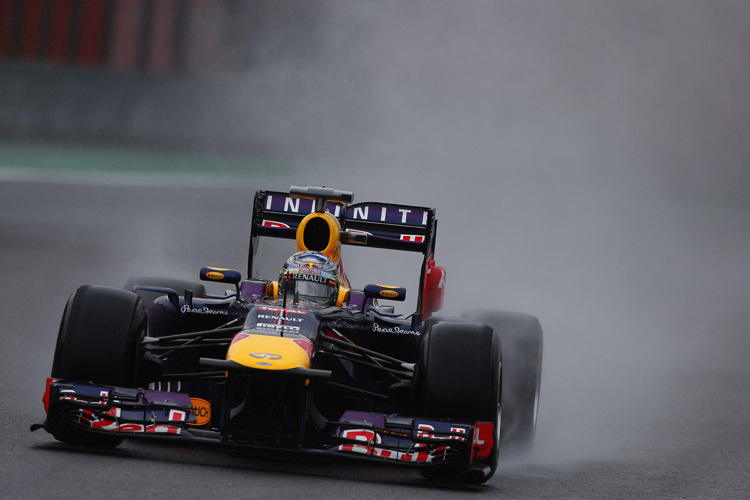 Sebastian Vettel drehte auf dem nassen Rundkurs in Interlagos eine Runde auf der 2014er-Slickmischung von Pirelli