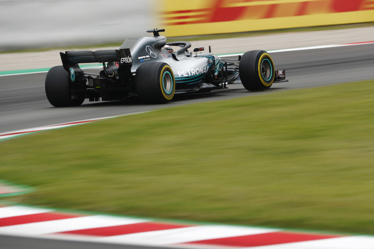 Lewis Hamilton darf den Spanien-GP vom ersten Startplatz in Angriff nehmen