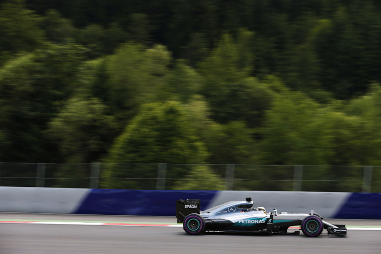 Lewis Hamilton sicherte sich im Chaos-Qualifying von Spielberg die Pole-Position