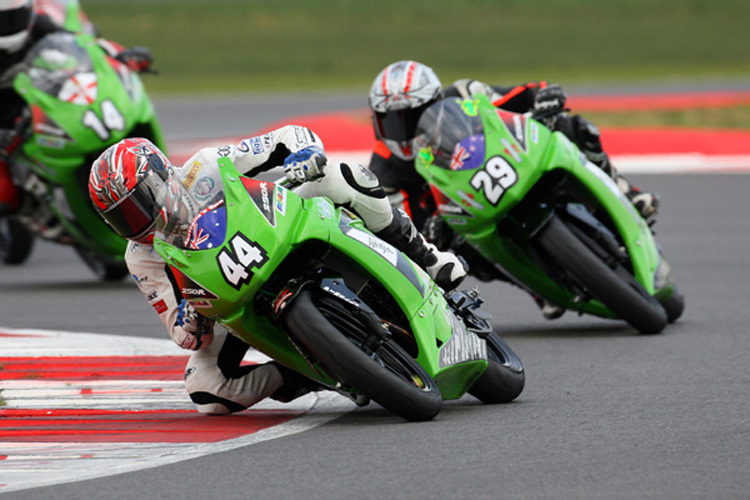 Matt Davies 2011 in Aktion auf einer Kawasaki Niinja 250R