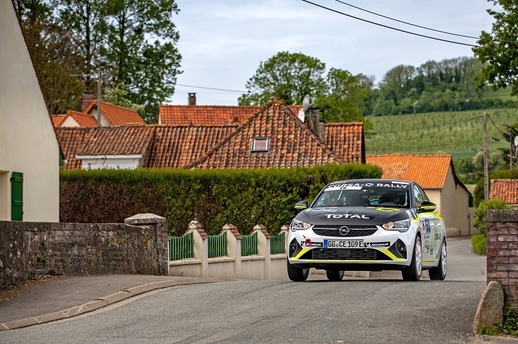 Der Opel Corsa-e Rally beim Debüt in Frankreich