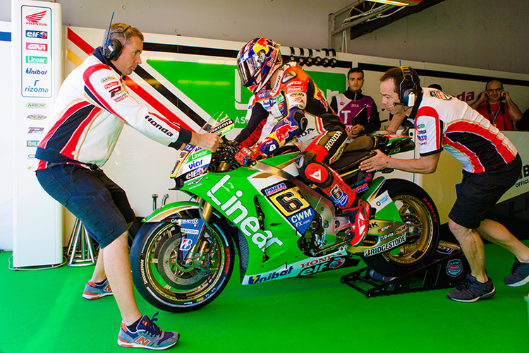 Stefan Bradl in der LCR-Honda-Box in Aragón