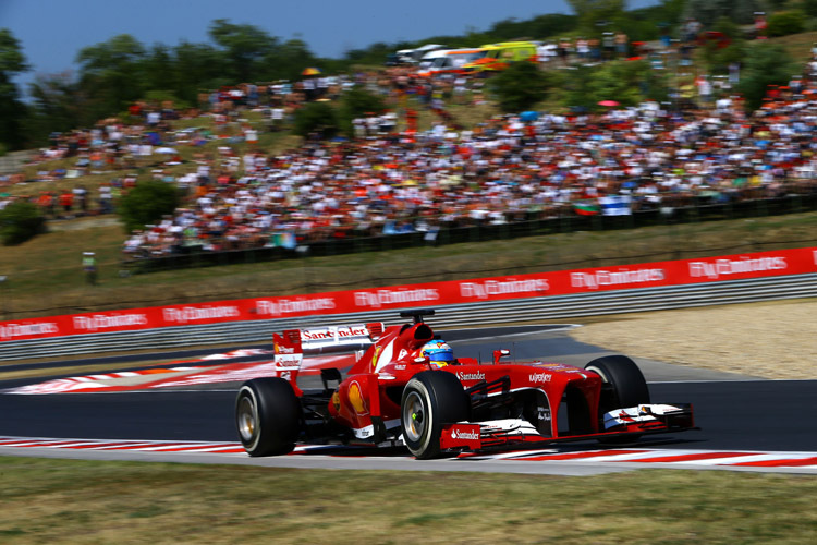 Fernando Alonso greift nach der Sommerpause mit neuen Teilen an seinem F138 an