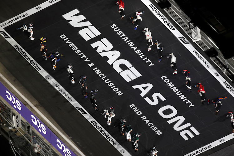 Die Formel-1-Piloten bekräftigen in einem Video gegen Übergriffe, wofür die «We Race As One»-Kampagne steht