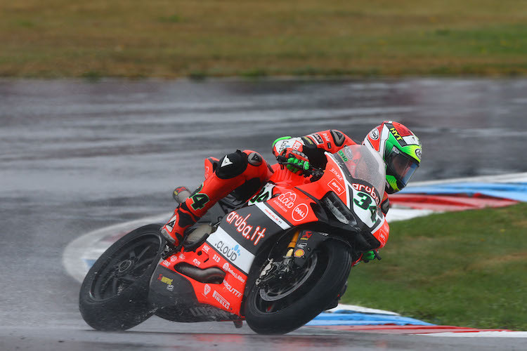 Davide Giugliano stürzte im Regen 