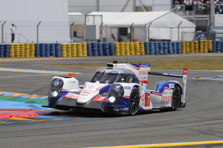 Toyota führt nach dem ersten Viertel in Le Mans